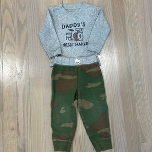 Carter’s 12M long sleeve onesie + pants